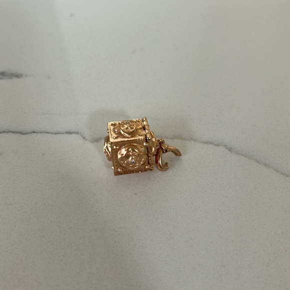Kendra Scott Opening Keepsake Rose Gold Charm Box - Picture 5 of 5
